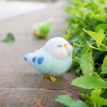 一隻有想法的鳥 - 羊毛氈藍色鸚鵡 小鳥挂飾鑰匙鏈別針 聖誕禮物