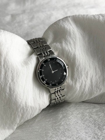 【 日本直送 名牌中古包 】Yves Saint Laurent 伊夫聖羅蘭 腕錶 銀色 羅馬數字錶圈 5421-H17785 wivr8g