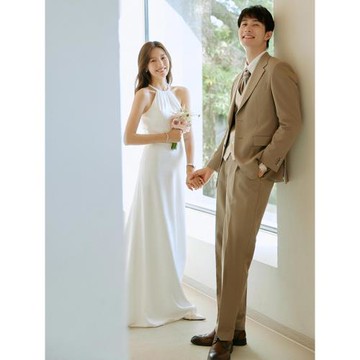 法式輕婚紗新娘簡約氣質白色緞面珍珠掛脖禮服外景魚尾禮服出門紗