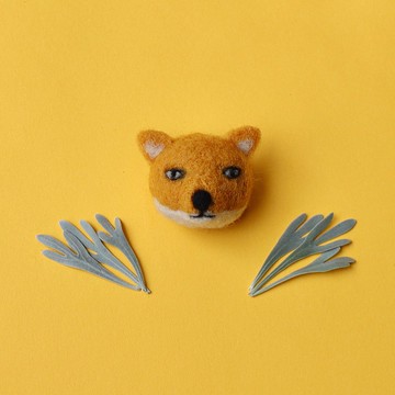 羊毛氈 很厭世的藏狐 吊飾 胸針 別針