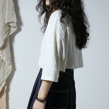 立體肌理感破損 T 恤 | 針織連身袖設計 | 簡約套頭短款