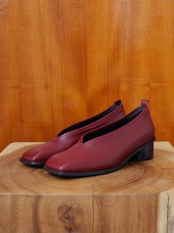 Square V Pumps Burgundy