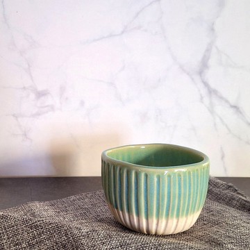 手刻紋藍綠色盆栽