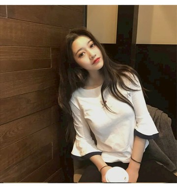 秋裝款七分喇叭袖上衣