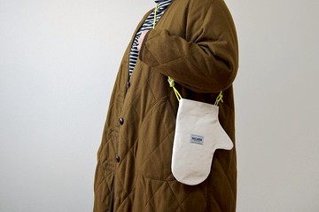 HAND +NECK 趣味手掌造型 6 號帆布隨身掛包