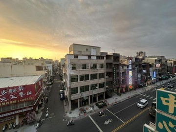 鳳山大東捷運正路上五樓百坪金透店｜高雄市鳳山區經武路