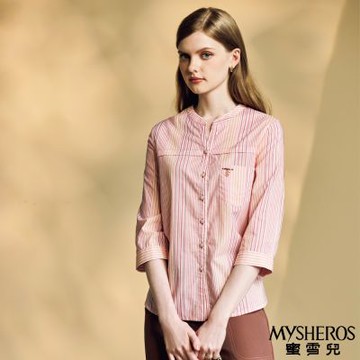 【MYSHEROS蜜雪兒】俏皮口袋吊墜飾開襟拼色直條紋弧形下擺純棉上衣-橙