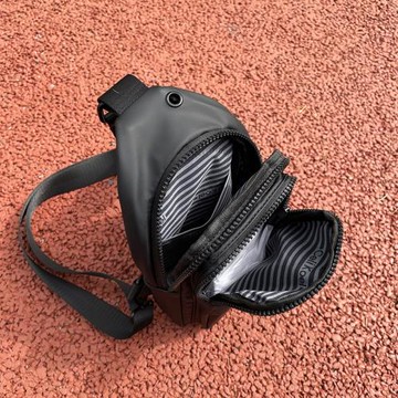 ck休閑男士運動戶外輕便防水胸包