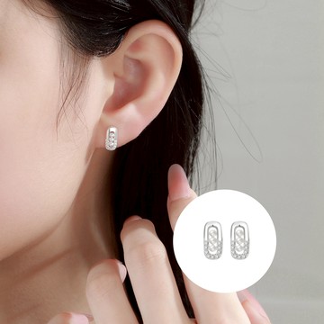 S999純銀甜姐兒酷酷風貝珠鑲鑽耳釘款耳環附馬卡收納盒