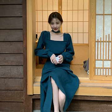 2020年新款法式收腰顯瘦氣質針織打底內搭長裙方領連衣裙女秋冬季