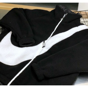 【逢甲 FUZZY】Nike Swoosh Sherpa 大勾 外套 雙面穿 絨毛 黑 女款 CI8938-010