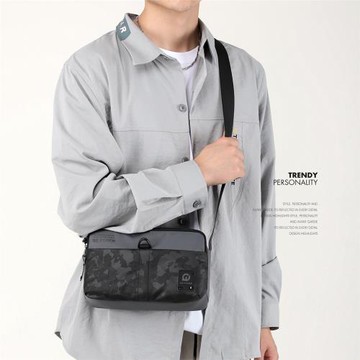 男士機能運動潮牌輕便單肩小包街頭潮流嘻哈迷彩斜挎包男生小方包