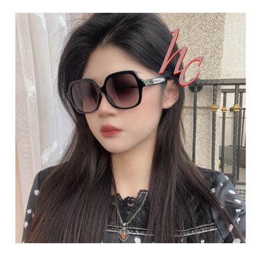 COACH 蔻馳 亞洲版 時尚太陽眼鏡 廣告款logo造型鏡臂設計 HC8395F 50023C 黑框抗UV漸層灰鏡片 公司貨