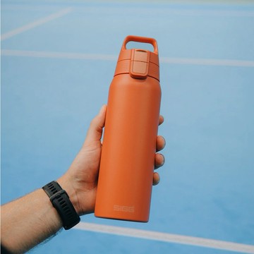瑞士 SIGG Shield 超輕量彈蓋保溫瓶 750ml (柔霧珊瑚) 水壺 保冷瓶 保溫杯