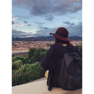 三家宅家硅膠雙肩包女2025新款輕便旅行大容量菱格背包書包電腦包