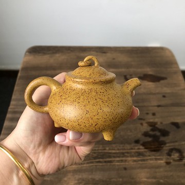 三足玉环 现货实拍 黄金段窑变 三足底稳重大气 回纹圈钮趣味宜興