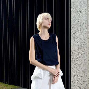 隱約小鏤空無袖上衣