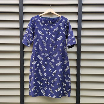 Navy Blue Leaf Printed Dress - 圓領海軍藍葉紋印花洋裝