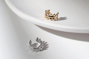 月桂女神。純銀耳骨夾