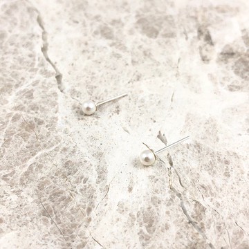 比比趣味嚴選系列-小珍珠耳針/白色 純銀耳針