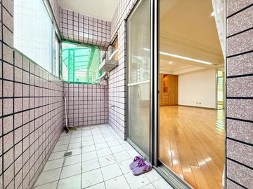 魯班造鎮｜稀有大露台｜室內24坪大二房二衛屋況佳｜台中市潭子區榮興街
