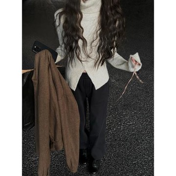 "toojoys" 「下擺紐扣設計」白色高領針織毛衣女冬加厚開叉針織衫