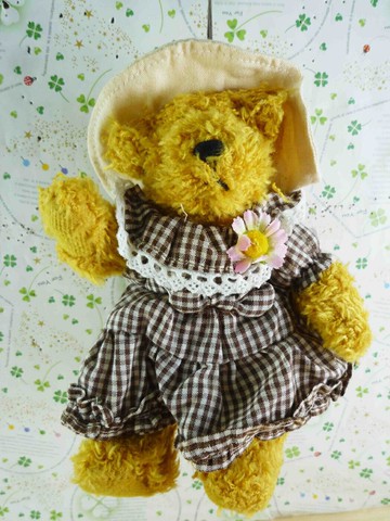 【震撼精品百貨】日本精品百貨 絨毛玩偶-鄉村熊-格裙(咖啡色) 震撼日式精品百貨