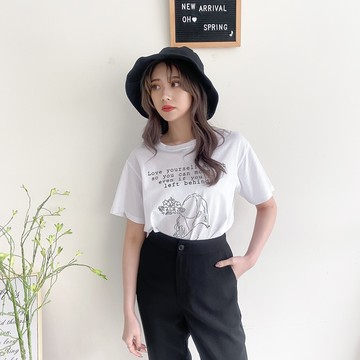 文青女人配花英文標語短袖棉質上衣 GJ02020101【現貨】