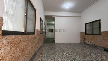 近【高雄中學三鐵共構】獨棟文青透天｜高雄市新興區同愛街