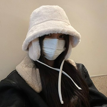 TUshu/毛絨絨護耳系帶款～ins漁夫帽子女秋冬保暖防寒顯臉小盆帽