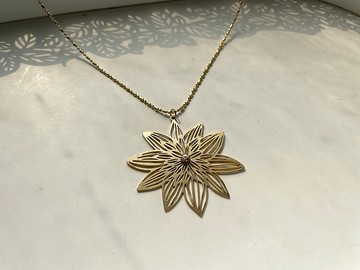 簍空繁花黃銅項鍊