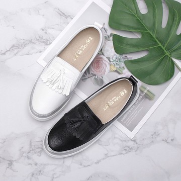 真皮流蘇綴飾懶人鞋-黑/白 1DH003