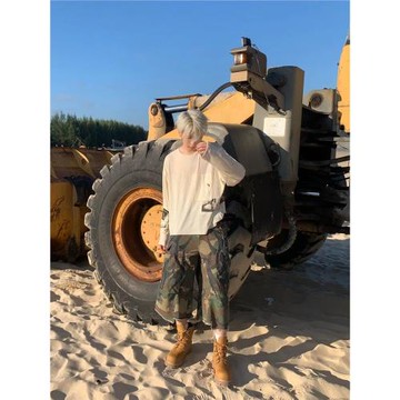 【獨家】ERD 憂郁的富二代 23SS 裸女 詭譎杏色亞麻貼布 長袖T恤