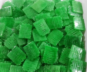 新款天然玉石翠玉干青鏤空掛件翠玉陽綠吊墜玉牌子廠家直銷