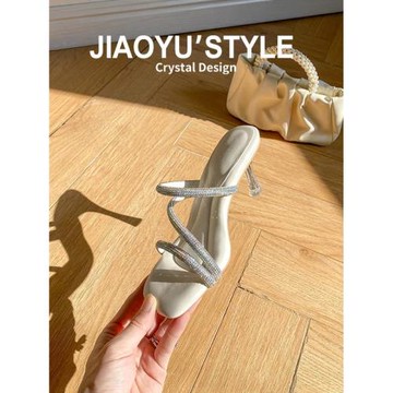 真皮踩屎感~驕嶼涼拖鞋女水鉆一字帶2024新款夏季方頭絕美高跟鞋