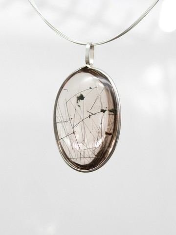 茶晶煙晶 黑髮穿紅綠幽靈