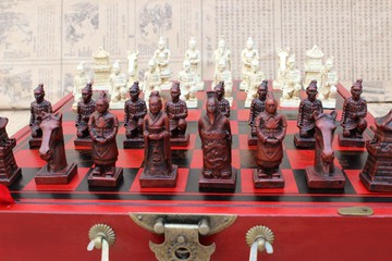 創意國際象棋中號兵馬俑棋子仿古木制折疊棋盤立體象棋卡通人物棋