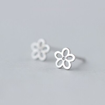 925純銀耳環耳針式耳飾-甜美鏤空花朵造型生日情人節禮物女飾品73dr74【獨家進口】【米蘭精品】