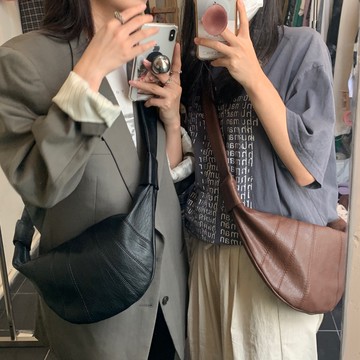 現貨賣完為止 ⓇⒺⓃⒶ｜巧克力餡金牛角🥐｜復古牛角包_百搭/日系/高級感/牛角包/配件/包包【R21202】