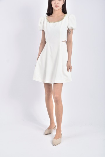 (S) 【德馨私服】haze質感泡泡袖白色洋裝