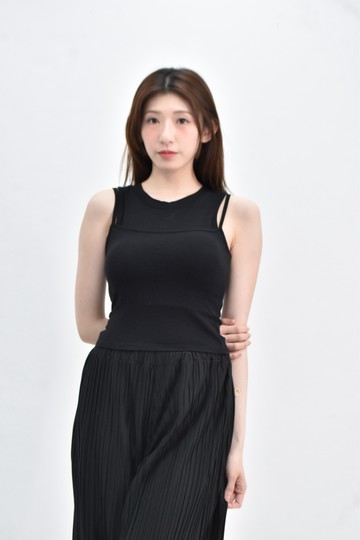 (S) cinc 短版 bra top無袖黑色上衣