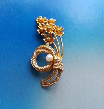Vintage Jewelry 西洋古董飾品 立體 優雅仿珠小花束 別針