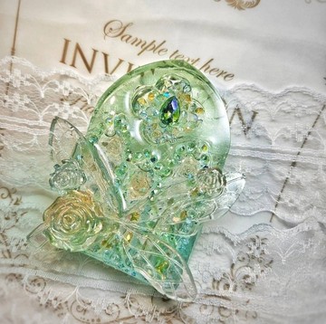 花窗玻璃系列-幻翼靈想 手工滴膠流沙吊飾