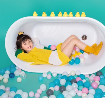 新款兒童拍照道具 彩色海洋球 影樓室內純色系寫真女孩道具小黃鴨