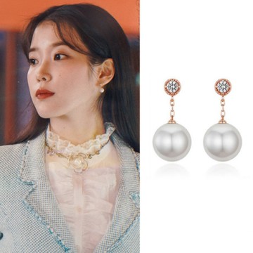 梨花HaNA 韓劇德魯納酒店李知恩iu款S925母貝圓鑽耳環