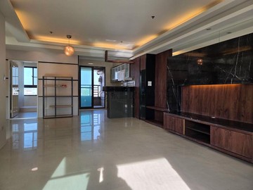 建工鼎山家樂福陽台進出面中庭採光佳歐夏蕾四房平車｜高雄市三民區灣中街