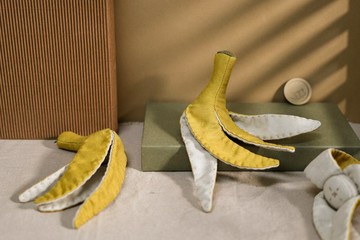 滑一蕉 / 香蕉皮  Banana peel 純手作 吊飾 家飾品 貓咪兒童玩具