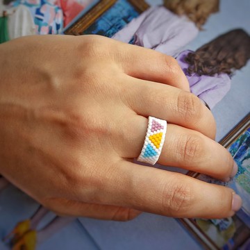 三角形設計串珠戒指 手工飾品 寬彈性戒指 彈性戒指