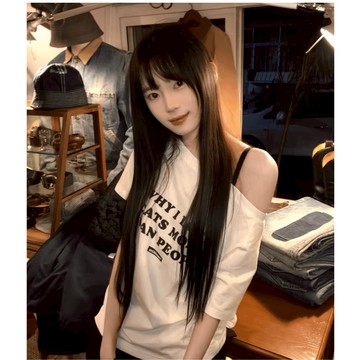 高雄現貨 露肩上衣 設計感斜肩上衣 韓系復古風 辣妹上衣 INS風衣服 韓國短袖 斜肩 t恤 韓系衣服女 個性上衣