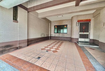 小港.建成街.漂亮採光.面寬 4房車墅[小黑推薦]｜高雄市小港區建成街